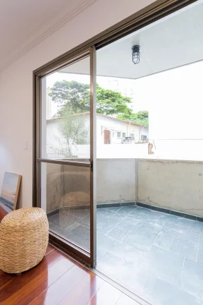 Imagem Apartamento 149M² Reformado, 3Q, 1 Suíte, 2 Banheiros, 3 Vagas, Lavabo, Piscina, Sacada, Playground.
