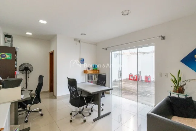 Imagem Apresentamos um galpão comercial com infraestrutura completa, ideal para empresas que buscam um esp...
