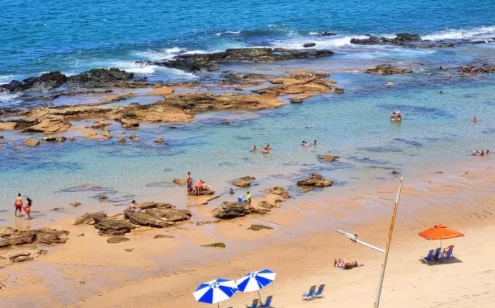 Imagem A 5ª Avenida Imóveis selecionou este charmoso apartamento revertido para 2/4 c/ Terraço, jacuzzi vista deslumbrante para o mar da Barra e do Carnaval: