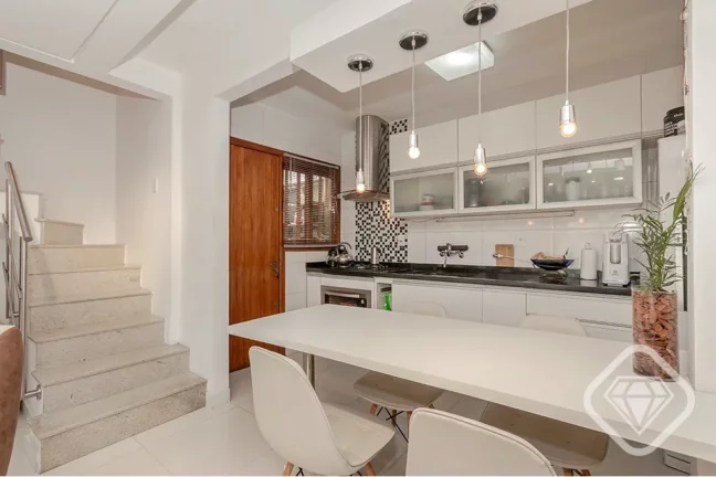 Imagem Casa de condomínio com charme, conforto e excelente padrão no bairro Ipanema

Esta residência de ...