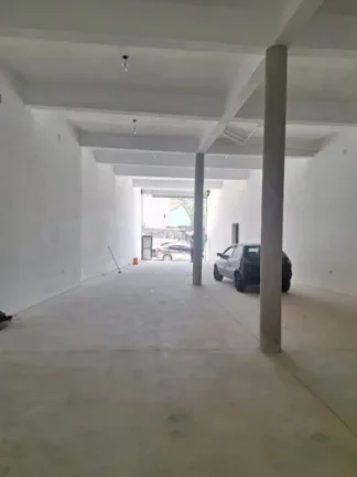 Imagem Galpão Comercial para Locação em Barueri-SP, Jardim Belval - 2 Banheiros, 240m² de Área!