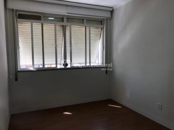 Imagem Oportunidade no Edifício Cristina, no Centro de Campinas. Este amplo apartamento totalmente reforma...