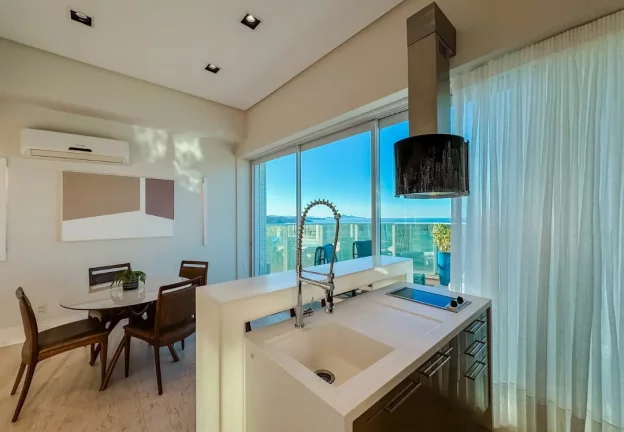 Imagem Cobertura com 3 dormitórios à venda sendo 3 suítes, 273.08 m² por - R$ 17.990.000,00 - Centro - Bal. Camboriú/SC