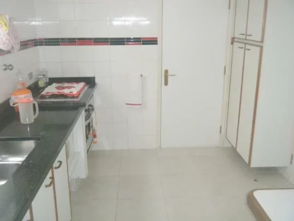 Imagem Praia de Pitangueiras - Frente Total ao Mar - 181 m² úteis - 2 vagas - Belíssimo apartamento totalmente reformado e decorado !!!