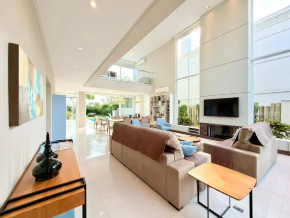 Imagem Casa em Condominio 4 Dormitórios - Bairro Atlantida