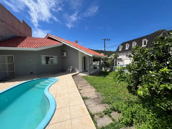 Imagem Casa com Piscina em Balneário Camboriú
