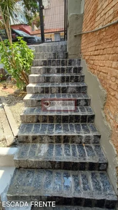 Imagem Vendo Excelente oportunidade na Lapa. Casa de 2 Dormitórios sendo uma suíte, sala em 2 ambíentes, 2 vagas de garagem, áreatotal 171m2, frente para 2 ruas, Jardim com algo natural, quintal com Árvores frutíferas produzindo, aproveite essa oportunidade, Val
