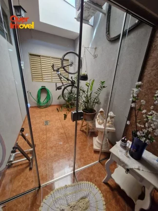 Imagem Imperdível: Casa à venda em Ribeirão Preto-SP, bairro Alto do Ipiranga. 3 quartos, 2 suítes, 3 salas, 4 banheiros, 3 vagas de garagem. 267,06 m².