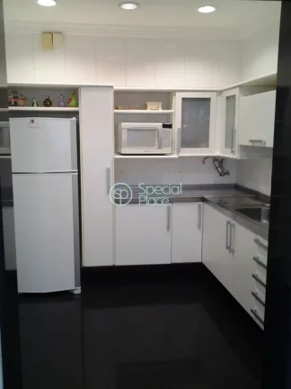 Imagem Apartamento super espaçoso, com 270m2, 4 dormitórios ( 1 suíte ) e 2 vagas na garagem. Amplo livi...