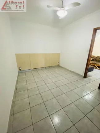 Imagem Casa para locação em Praia Grande-SP, no bairro Tupi: 3 quartos, 1 suíte, 1 sala, 2 banheiros, 4 vagas de garagem, 250m².