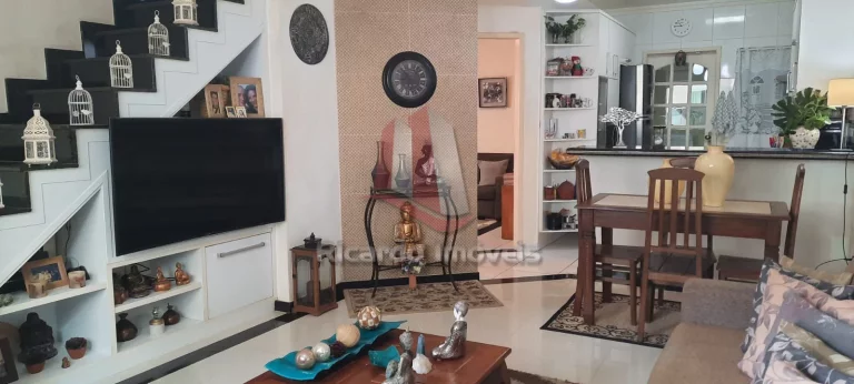 Imagem Casa Duplex c/ 4 Dormitórios à Venda, 150 m² no Peró - Cabo Frio/RJ