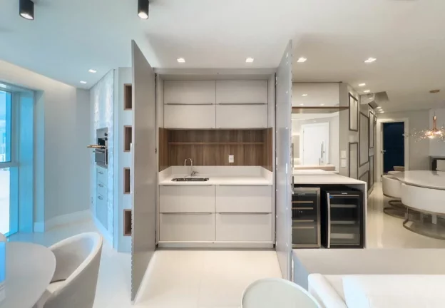 Imagem Apartamento com 2 dormitórios à venda sendo 2 suítes, 164.96 m² por - R$ 9.500.000,00 - Pioneiros - Bal. Camboriú/SC