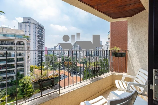 Imagem Excelente apartamento em Perdizes com elevador privativo, um por andar, 162m²