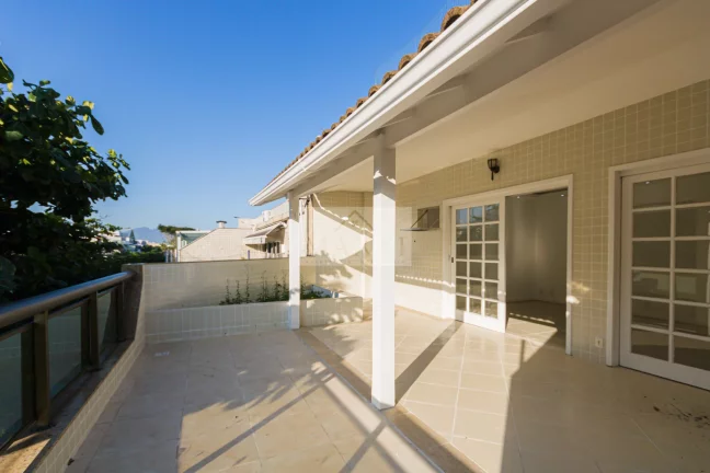 Imagem Condomínio Edifício Santa Cecília - Apartamento Cobertura Duplex em Recreio dos Bandeirantes, Rio de Janeiro/RJ