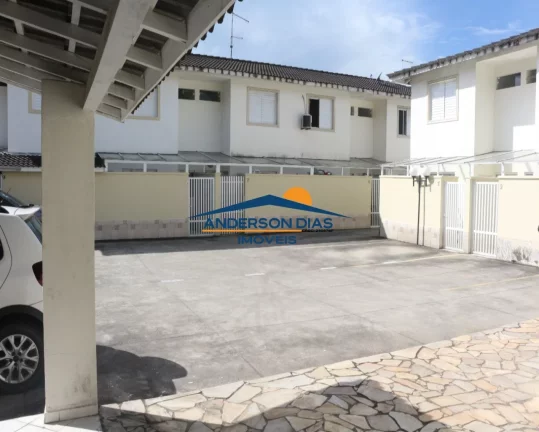 Imagem Sobrado com Piscina e 2 dormitórios à venda, 102m² por R$ 380.000 - Martim de Sá - Caraguatatuba/SP