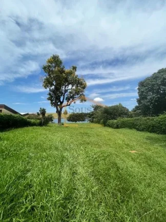 Imagem Terreno, Área total de 3.000m²
Medindo 16,00 metros de frente; 116,00 metros do lado direito; 116,...