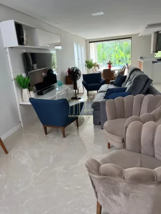 Imagem Excelente casa decorada em condomínio fechado com cinco suítes e espaço gourmet a venda em Lauro de Freitas