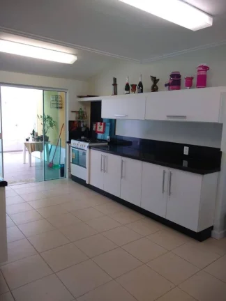 Imagem Casa 5 dormitórios à 170 metros da Praia em Canasvieiras