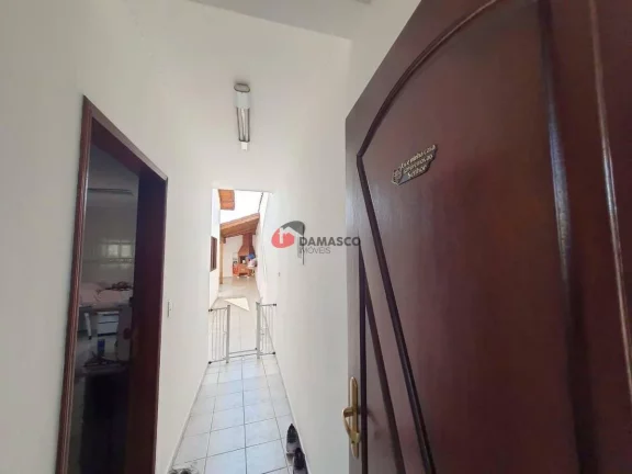 Imagem Casa à venda com 3 Quartos, 3 Suites, 3 Vagas, 751M², Utinga, Santo André - SP