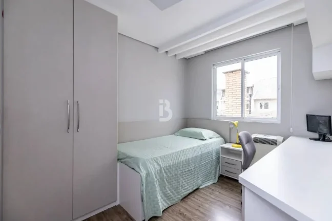 Imagem Sobrado Triplex à Venda – Alto Padrão e Sustentabilidade a Uma Quadra do Parque Atuba