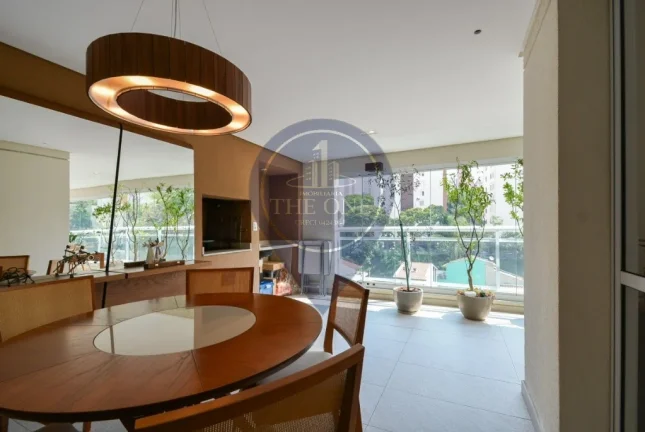 Imagem Imperdível: Apartamento de Luxo na Vila Mariana, São Paulo-SP - 4 quartos, 3 suítes, 2 salas, 5 banheiros, 3 vagas - 200m²