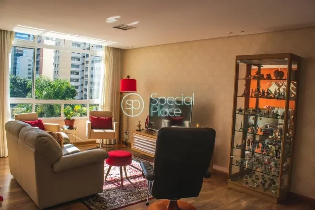 Imagem Excelente apartamento, todo reformado, com 130 m². Living amplo com grandes janelões, sala de jant...