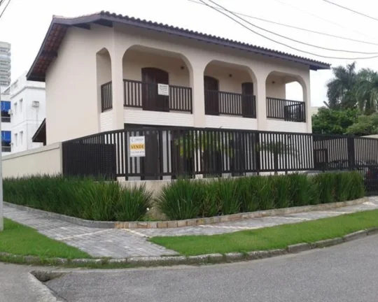 Imagem Casa tipo sobrado de 3 quartos na Enseada ao lado da praça da Brunella, Guarujá-SP: 350m², 2 salas, 2 vagas. Venda ou locação!