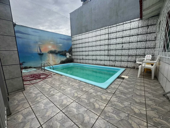 Imagem Casa ampla com piscina, 5 dormitórios sendo 2 suítes no bairro São Vicente em Itajaí/SC