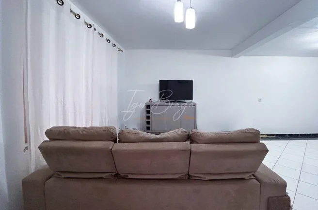 Imagem Sobrado de 3 Quartos à Venda em Condomínio Fechado em Campo Largo - Aparecida
