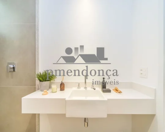 Imagem Apartamento reformado com 153m², 2 quartos sendo 1 suíte e 2 vagas.