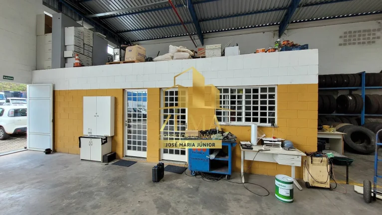 Imagem Galpão industrial 500m2, pé direito alto, em condomínio fechado.