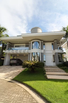 Imagem Venha conhecer esta linda casa dentro de um condomínio que fica em uma posição estratégica! Com ...