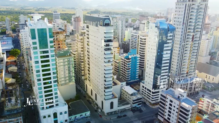 Alto Padrão para Venda em Itapema, meia praia, 4 dormitórios, 4 suítes, 5 banheiros, 3 vagas