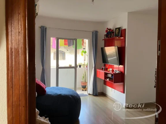 Imagem Apartamento com três quartos no bairro Floresta.