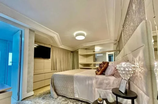 Imagem Cobertura Triplex frente mar com 7 suítes e 6 vagas de garagem em Balneário Camboriú