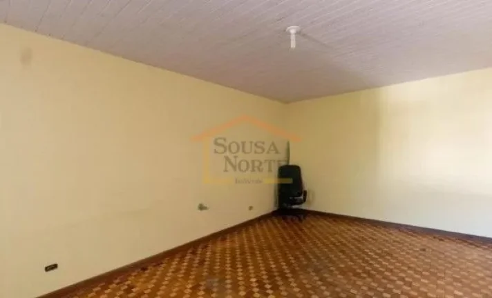Imagem Sobrado espaçosa com 298m², 3 dormitórios, 2 banheiros e 3 vagas de garagem. Quintal na frente e ...