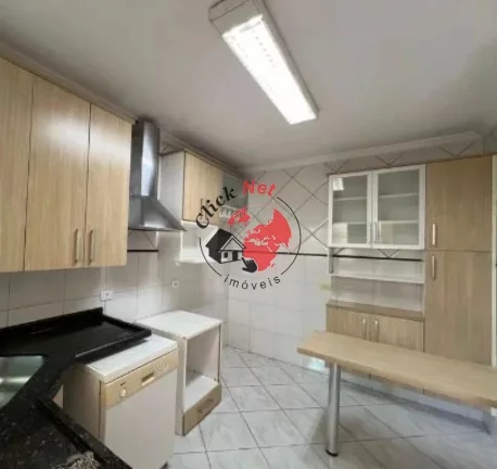 Imagem Sobrado espaçoso à venda em condomínio fechado localizado no bairro Vila Scarpelli em Santo André – Conforto, segurança e localização privilegiada!