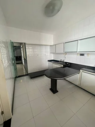 Imagem Espaçosa Casa à Venda no Bairro Coroa do Meio
