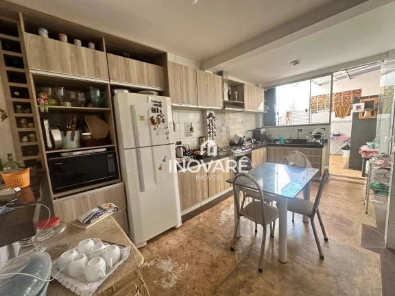 Imagem Casa com 3 dormitórios à venda, 265 m² por R$ 700.000,00 - Village Imperial - Itumbiara/GO