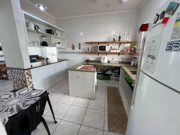 Imagem Casa térrea à venda apenas 200 metros da praia no coração da cidade piscina