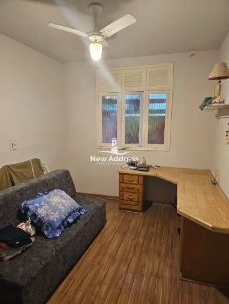 Imagem Três quadras do mar! Casa colonial em Itaparica: 180m², 3 quartos (1 suíte), 2 vagas cobertas, churrasqueira privativa. Condomínio com lazer completo.