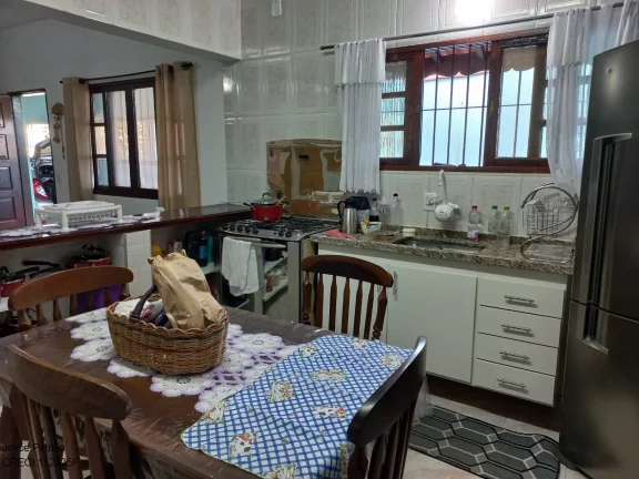 Imagem Casa 3 dormitórios e piscina, disponível para locação em Peruíbe.