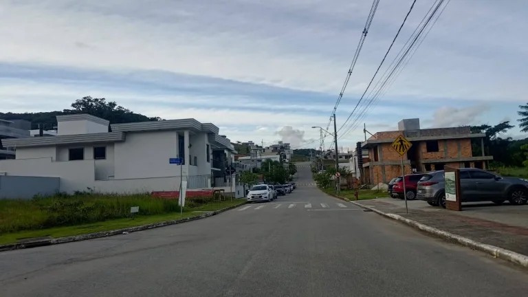 Imagem Terreno / Lote / Condomínio à venda, 360m² - Forquilhas