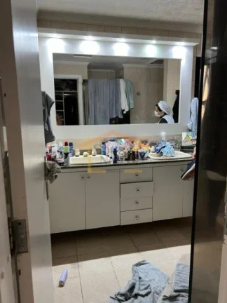 Imagem Apartamento amplo, 158m², 3 dormitórios, sendo 1 suíte, totalizando 4 banheiros, lavabo, dependê...