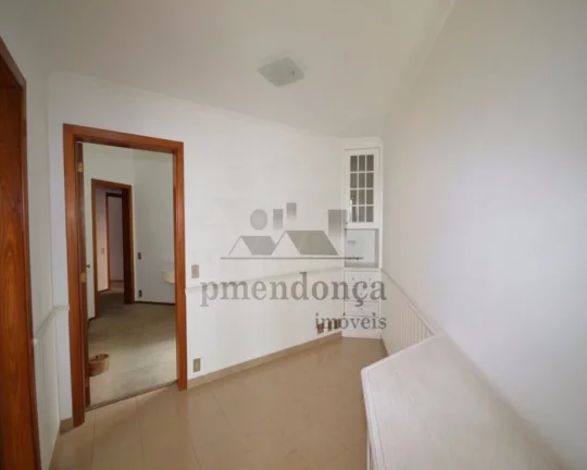 Imagem Apartamento amplo e iluminado. Living para 03 ambientes com lareira, terraço gourmet e piscina. Coz...