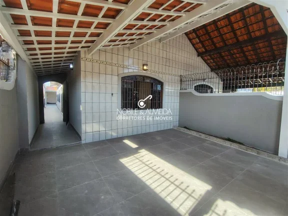 Imagem Casa Geminada com 2 vagas de garagem e piscina.
