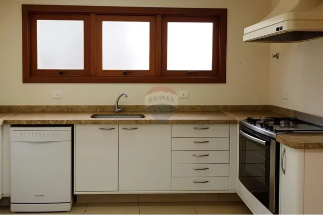 Imagem Casa com 4 suítes e 426 m² construídos, com piscina no melhor da Vila Ida