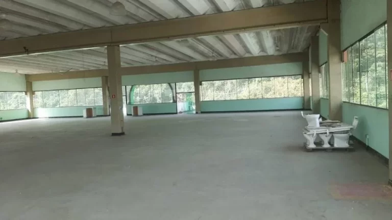 Imagem Prédio Comercial de Alto Padrão com 70 Vagas de Garagem e 3.550m² de Área no Balneário Praia do Pernambuco, Guarujá-SP