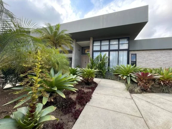 Casa com 4 Quartos para Alugar, 1.500 m² em Barra Da Tijuca - Rio De Janeiro