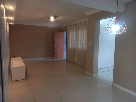 Imagem Casa para Alugar com 148m², 3 dormitórios sendo 2 suítes, churrasqueira, 2 vagas.